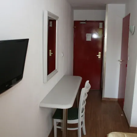 מלון Euro Paris 3*